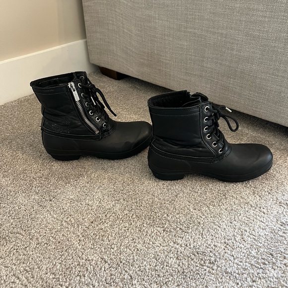 Hunter Boots with fleece sock inserts - Picture 2 of 10